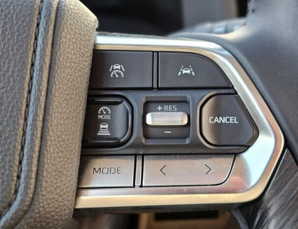 TOYOTA LANDCRUISER Image 8