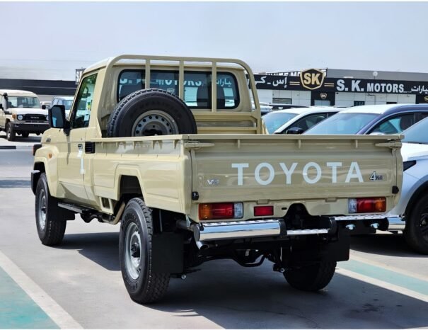 TOYOTA LAND CRUISER PICKUP Image 16