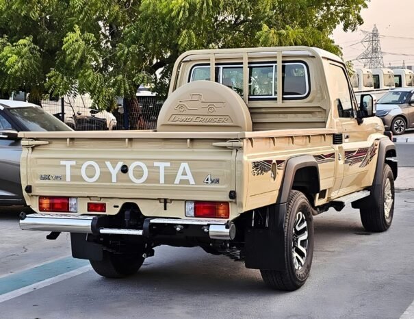TOYOTA LAND CRUISER PICKUP Image 18