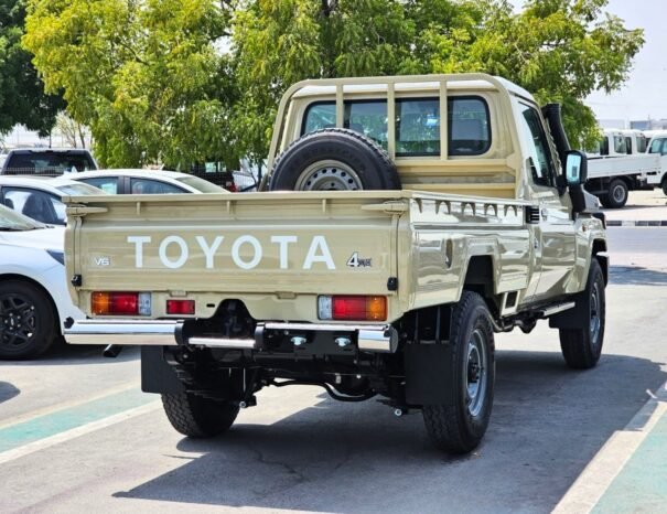 TOYOTA LAND CRUISER PICKUP Image 15