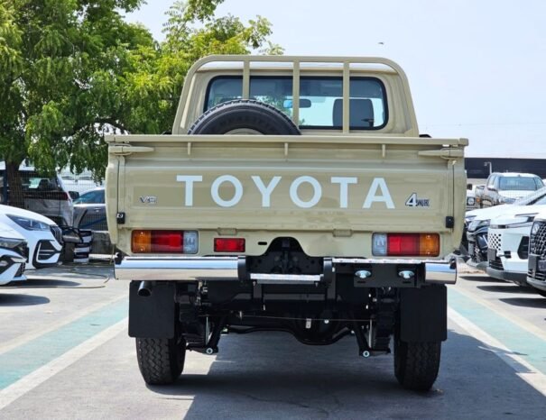 TOYOTA LAND CRUISER PICKUP Image 14
