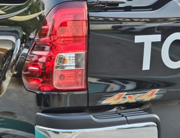 TOYOTA HILUX Image 19