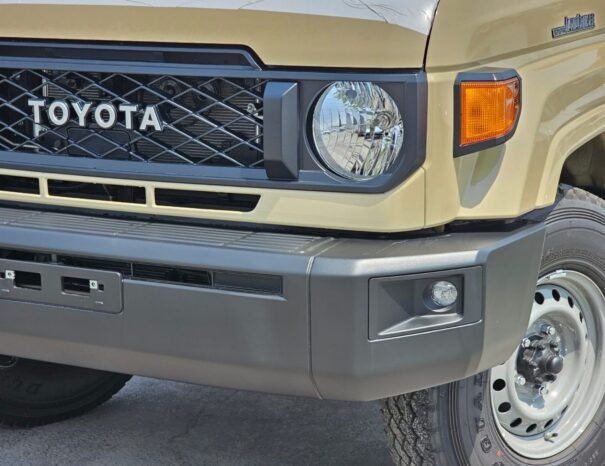 TOYOTA LAND CRUISER PICKUP Image 13