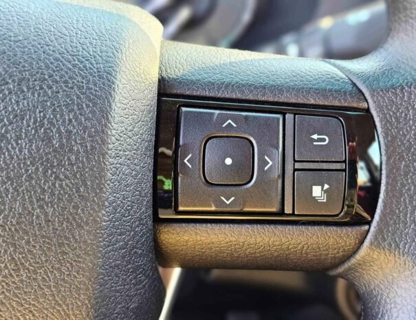 TOYOTA HILUX Image 8