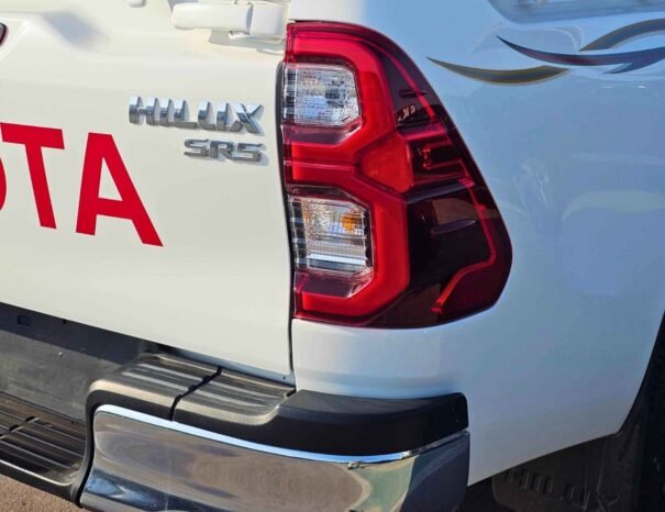 TOYOTA HILUX Image 18