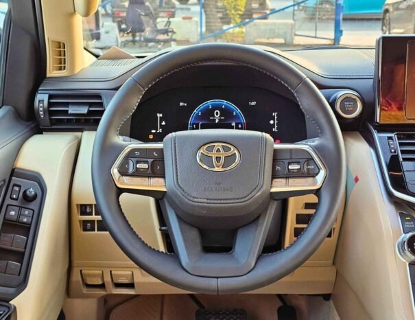 TOYOTA LANDCRUISER Image 3