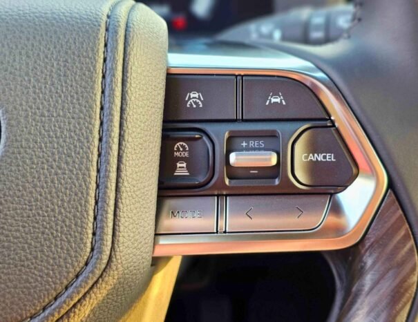 TOYOTA LANDCRUISER Image 6
