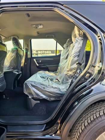 TOYOTA FORTUNER Image 2