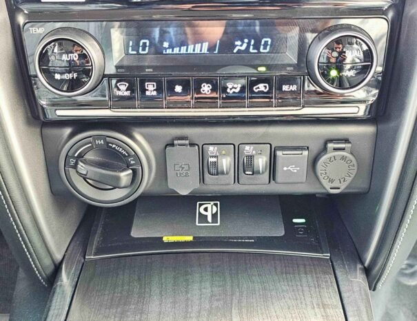 TOYOTA FORTUNER Image 6
