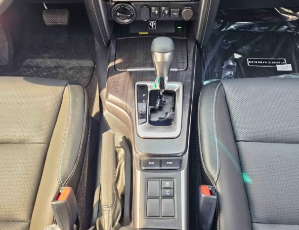 TOYOTA FORTUNER Image 7