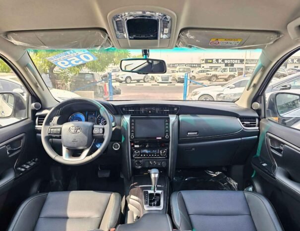 TOYOTA FORTUNER Image 4