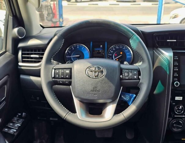TOYOTA FORTUNER Image 8