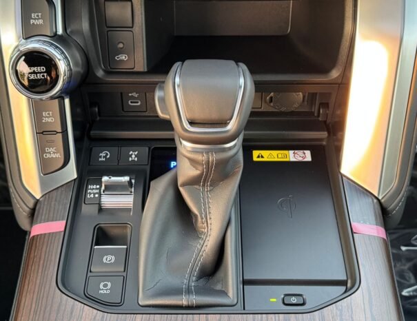 TOYOTA LANDCRUISER Image 8
