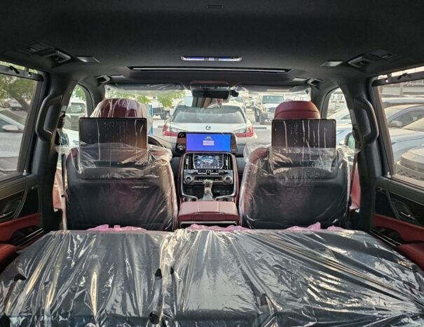 LEXUS LX 600 Image 2