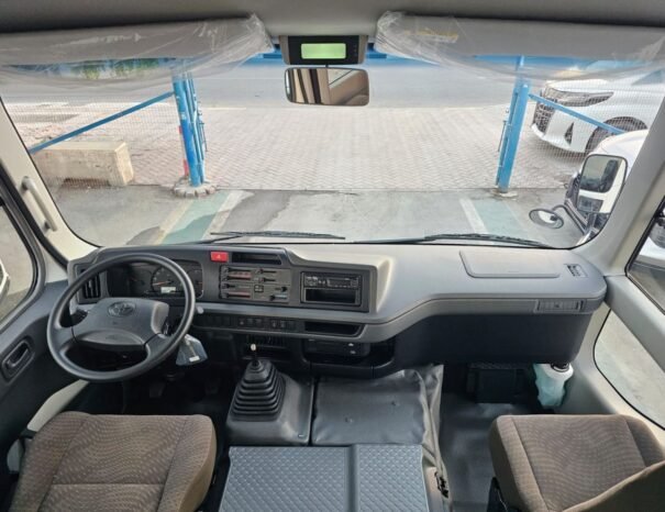 TOYOTA COASTER Image 10