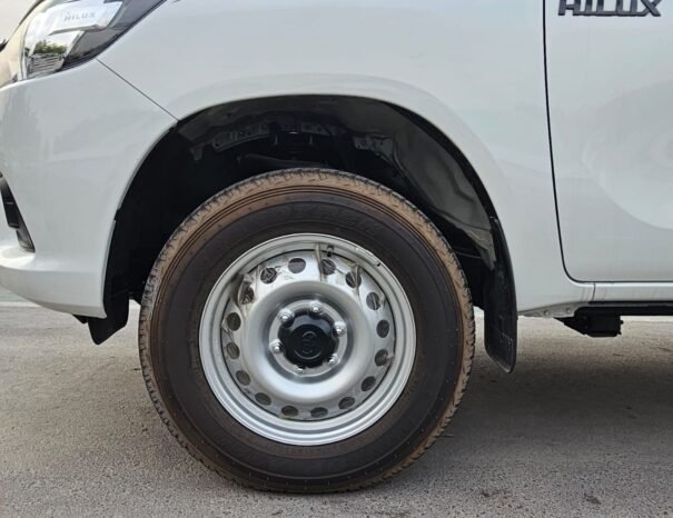 TOYOTA HILUX Image 10