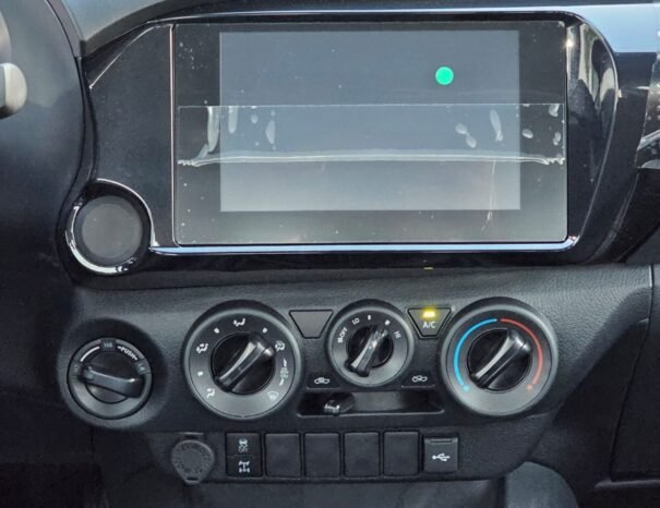 TOYOTA HILUX Image 4