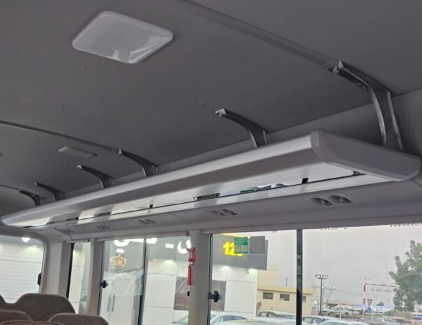 TOYOTA COASTER Image 4