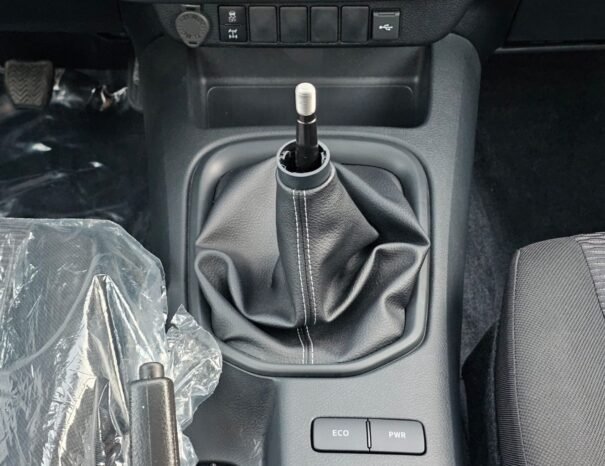 TOYOTA HILUX Image 5