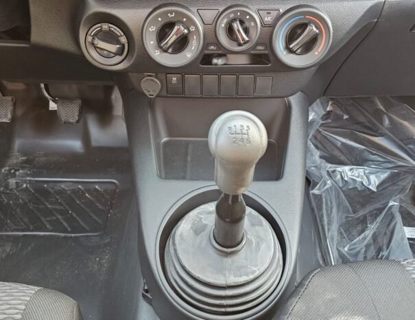 TOYOTA HILUX Image 6
