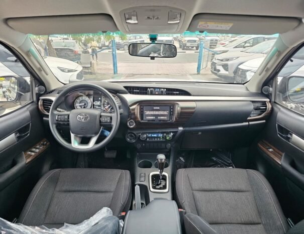 TOYOTA HILUX Image 6
