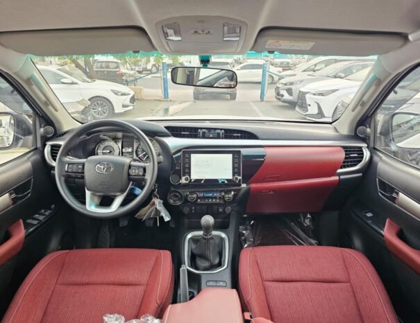 TOYOTA HILUX Image 2