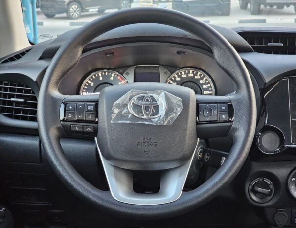 TOYOTA HILUX Image 6
