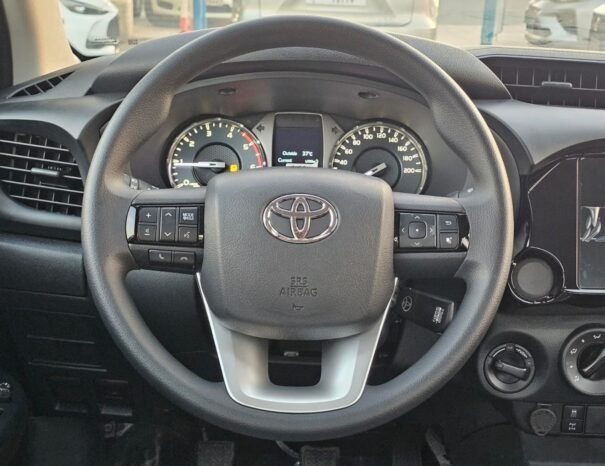 TOYOTA HILUX Image 6