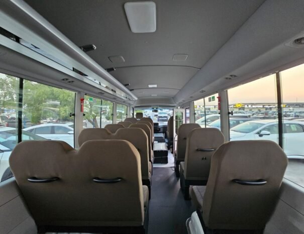 TOYOTA COASTER Image 2