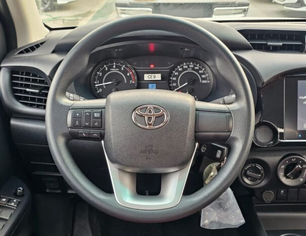TOYOTA HILUX Image 4