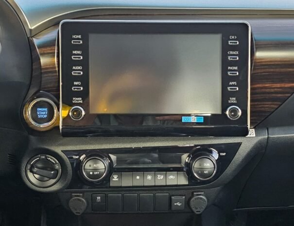 TOYOTA HILUX Image 5