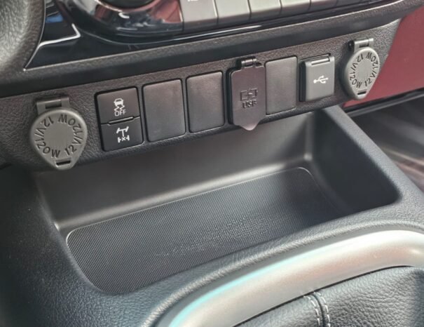 TOYOTA HILUX Image 4