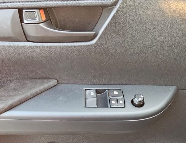 TOYOTA HILUX Image 9