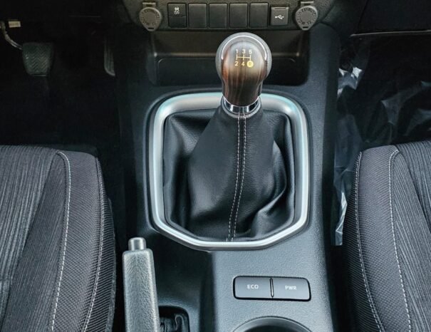 TOYOTA HILUX Image 6
