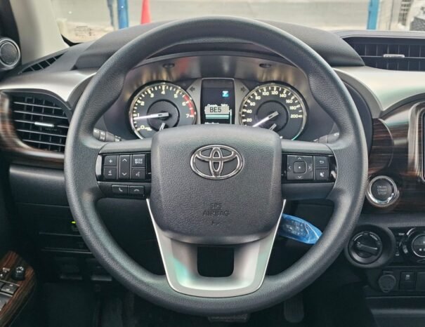 TOYOTA HILUX Image 5