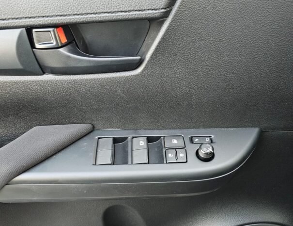TOYOTA HILUX Image 9