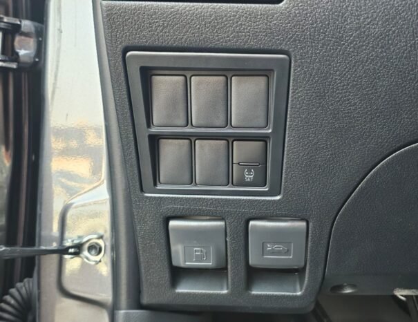 TOYOTA HILUX Image 21