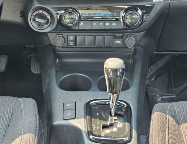 TOYOTA HILUX Image 6