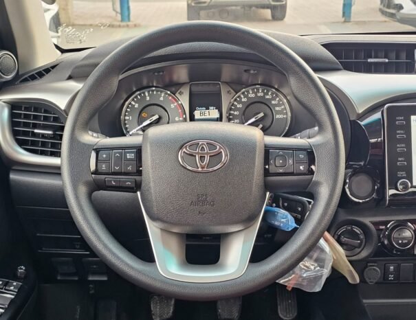 TOYOTA HILUX Image 6