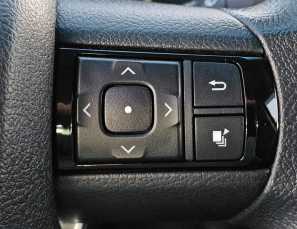 TOYOTA HILUX Image 9