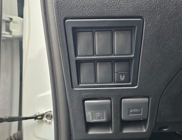 TOYOTA HILUX Image 11