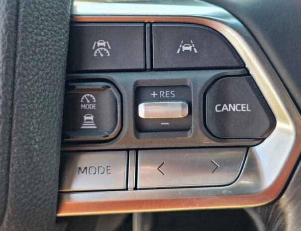 TOYOTA LANDCRUISER Image 8
