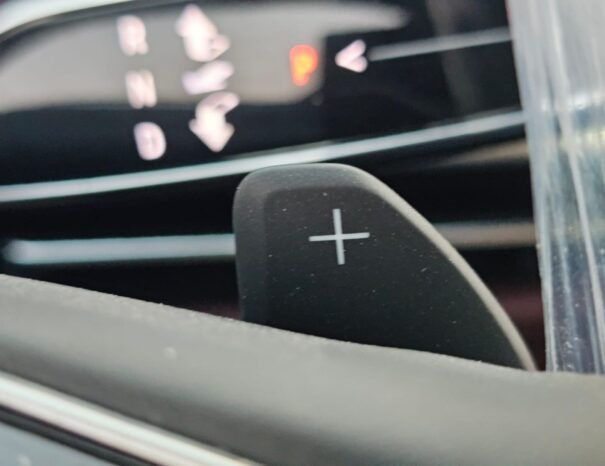 CADILLAC ESCLADE Image 6