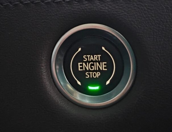CADILLAC ESCLADE Image 9