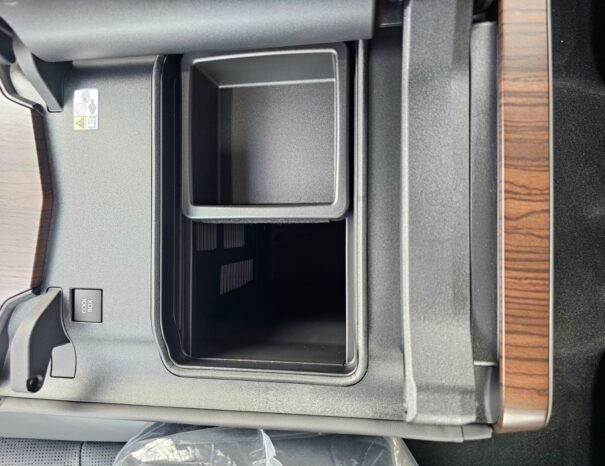 TOYOTA LANDCRUISER Image 13