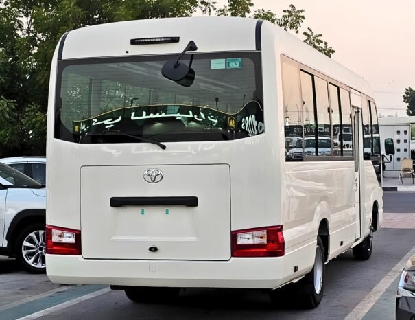TOYOTA COASTER Image 16