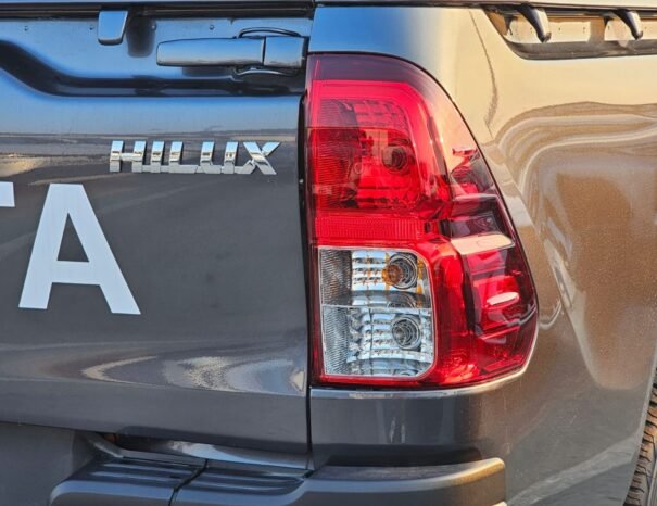 TOYOTA HILUX Image 18
