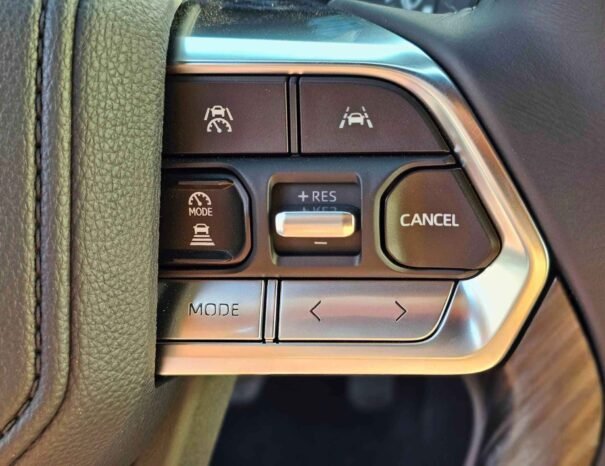 TOYOTA LANDCRUISER Image 7