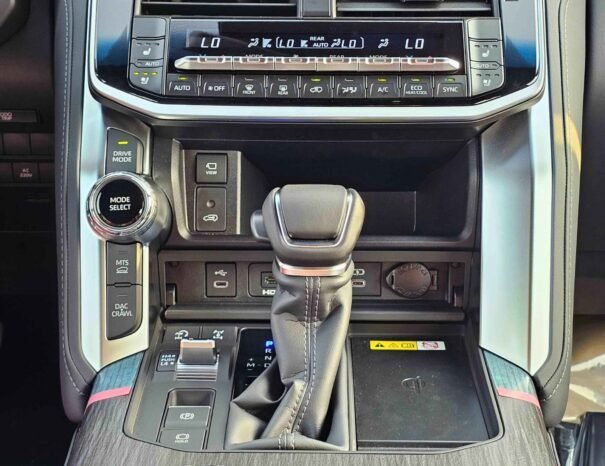 TOYOTA LANDCRUISER Image 5