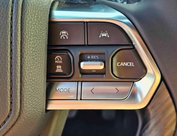 TOYOTA LANDCRUISER Image 7